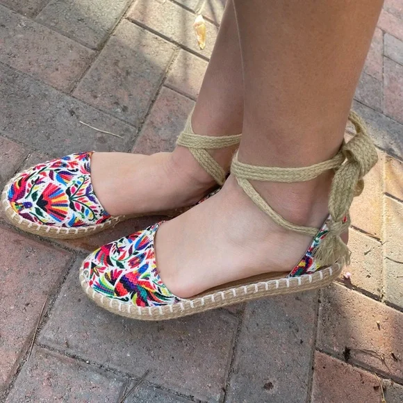 Mexican Embroidery Sandals - Picture 3 of 9